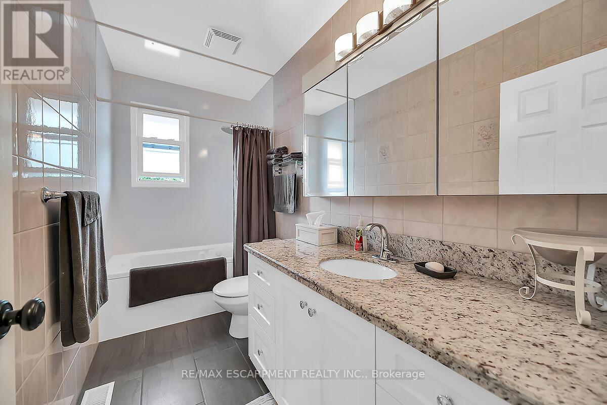 Photo 19 of 102 Kennedy Avenue, Hamilton ON
