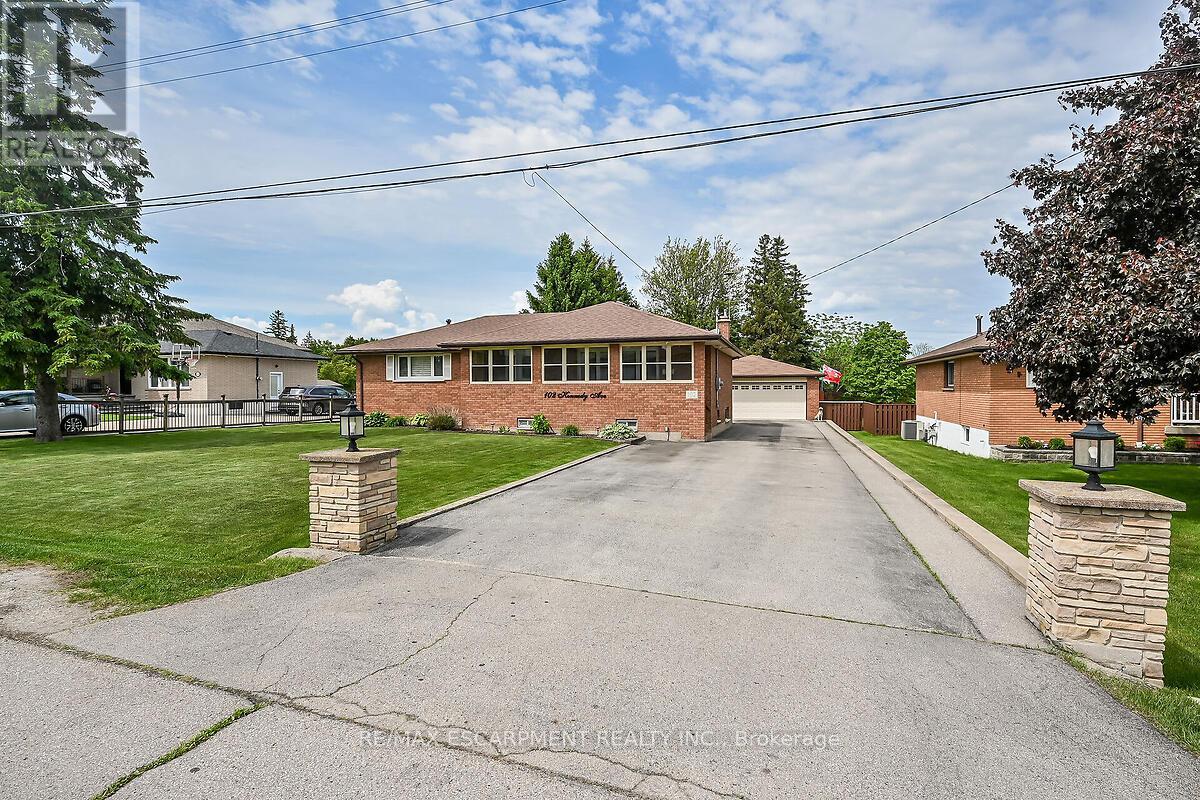 Photo 2 of 102 Kennedy Avenue, Hamilton ON