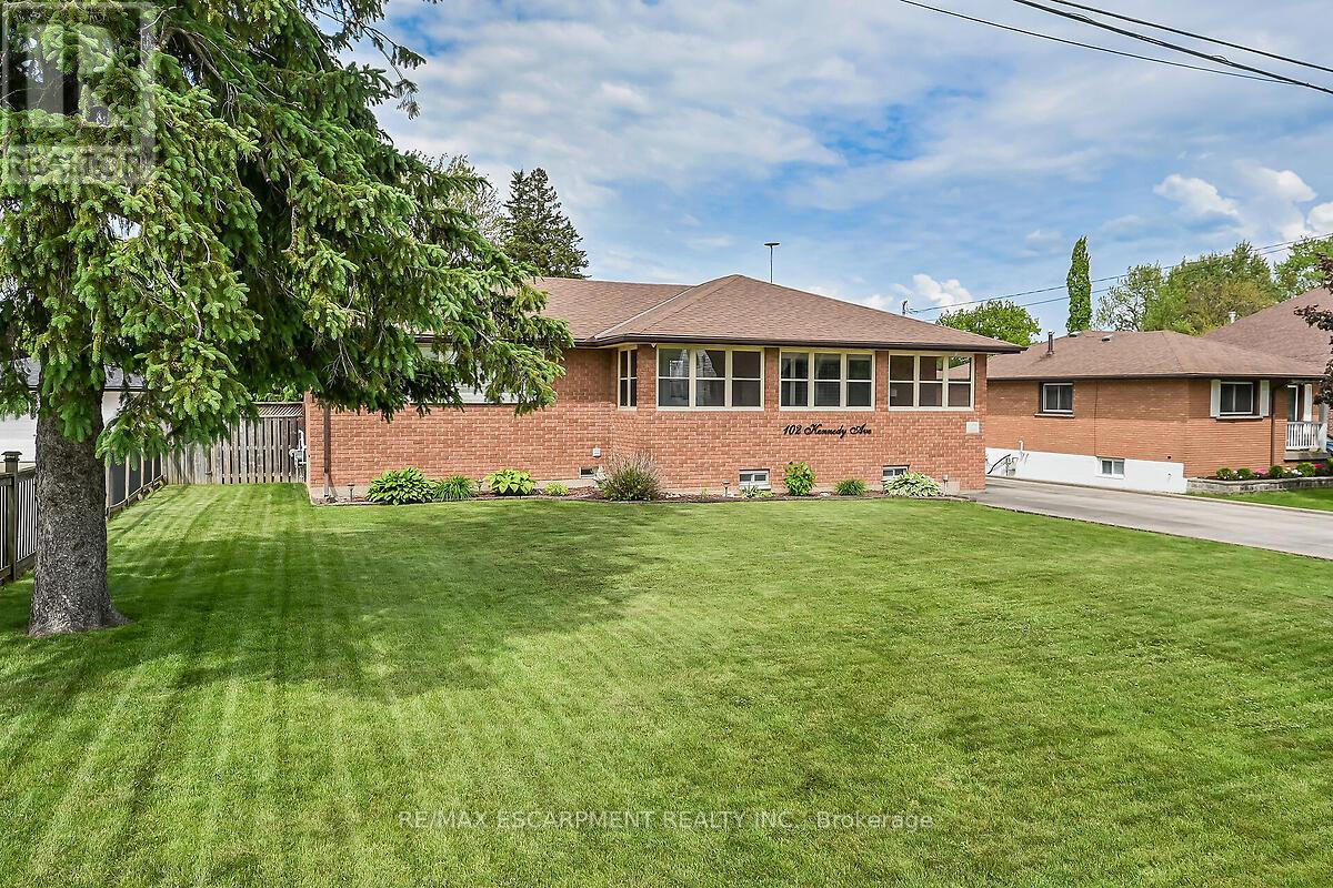Photo 4 of 102 Kennedy Avenue, Hamilton ON