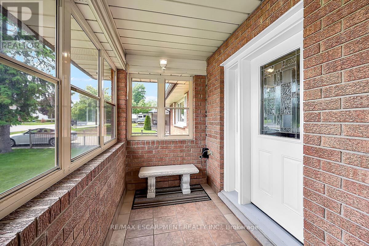 Photo 5 of 102 Kennedy Avenue, Hamilton ON