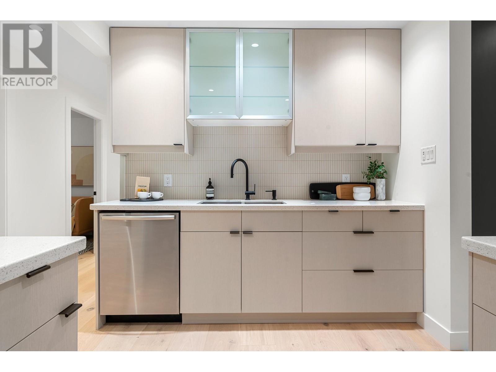1140 W 17 STREET, North Vancouver real estate listing R3009955