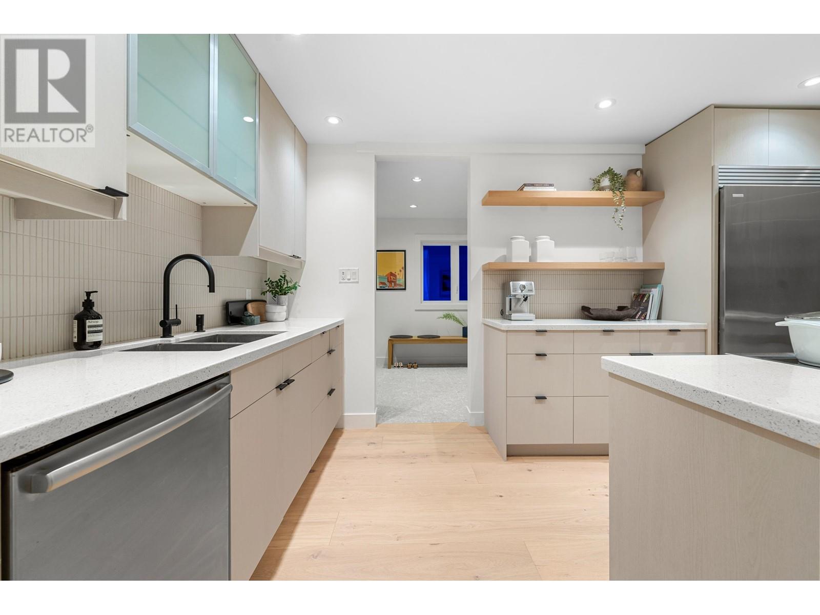 1140 W 17 STREET, North Vancouver real estate listing R3009955