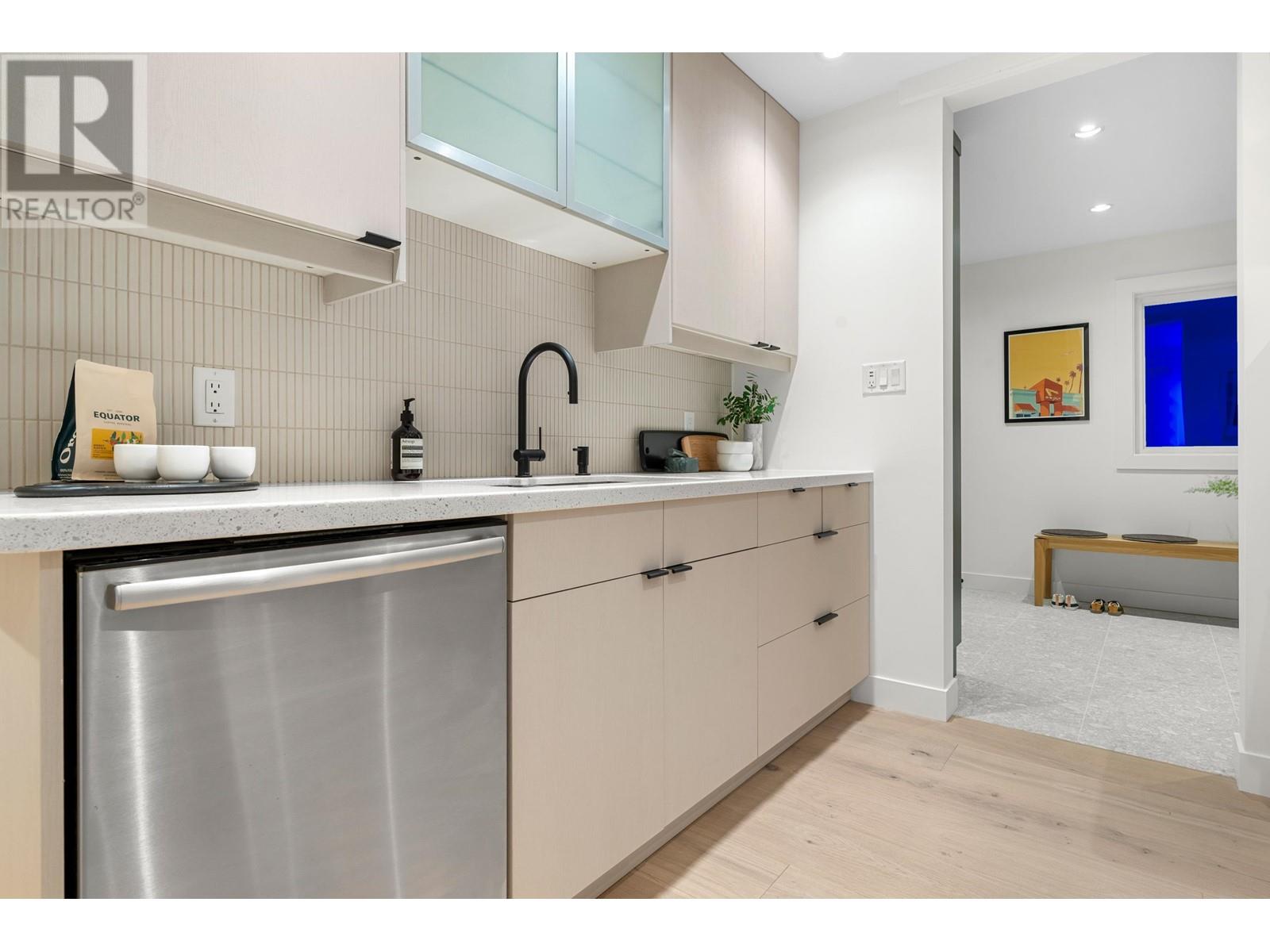 1140 W 17 STREET, North Vancouver real estate listing R3009955