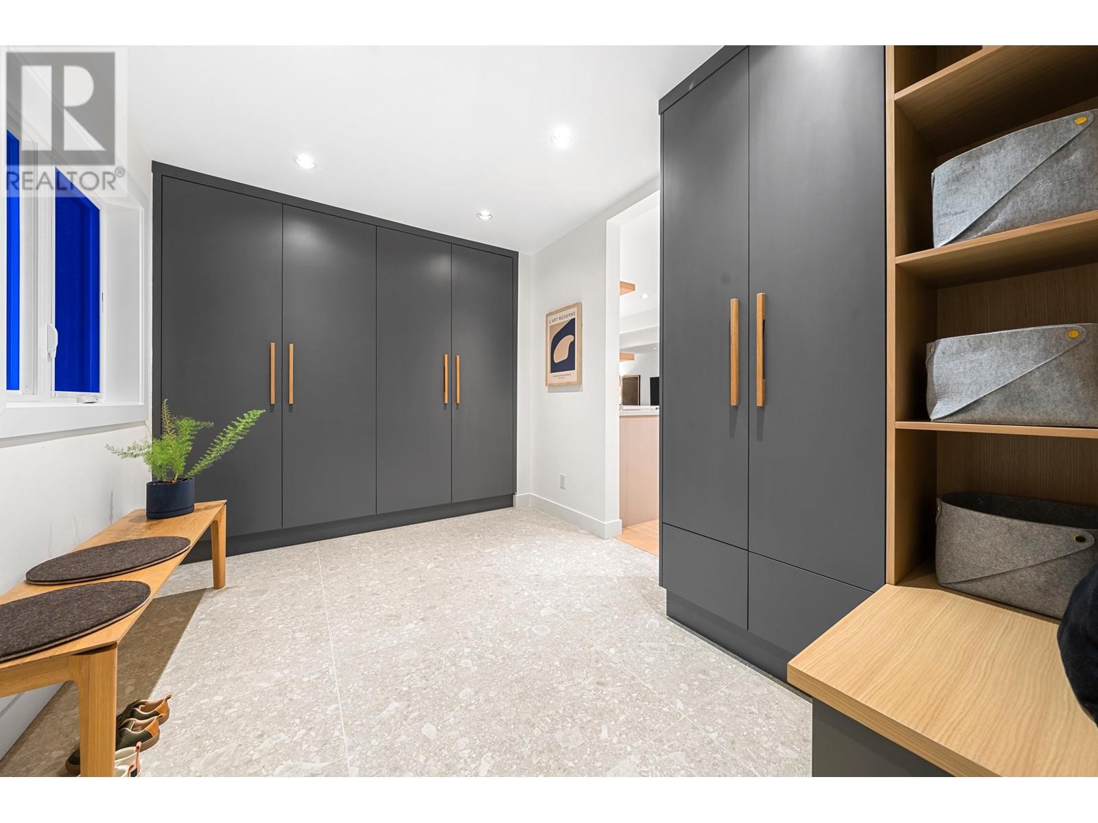 1140 W 17 STREET, North Vancouver real estate listing R3009955