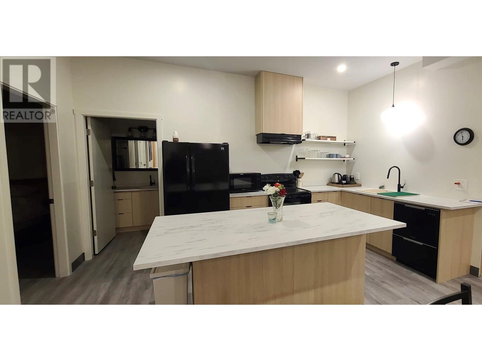 6074 Jackson Crescent, Peachland