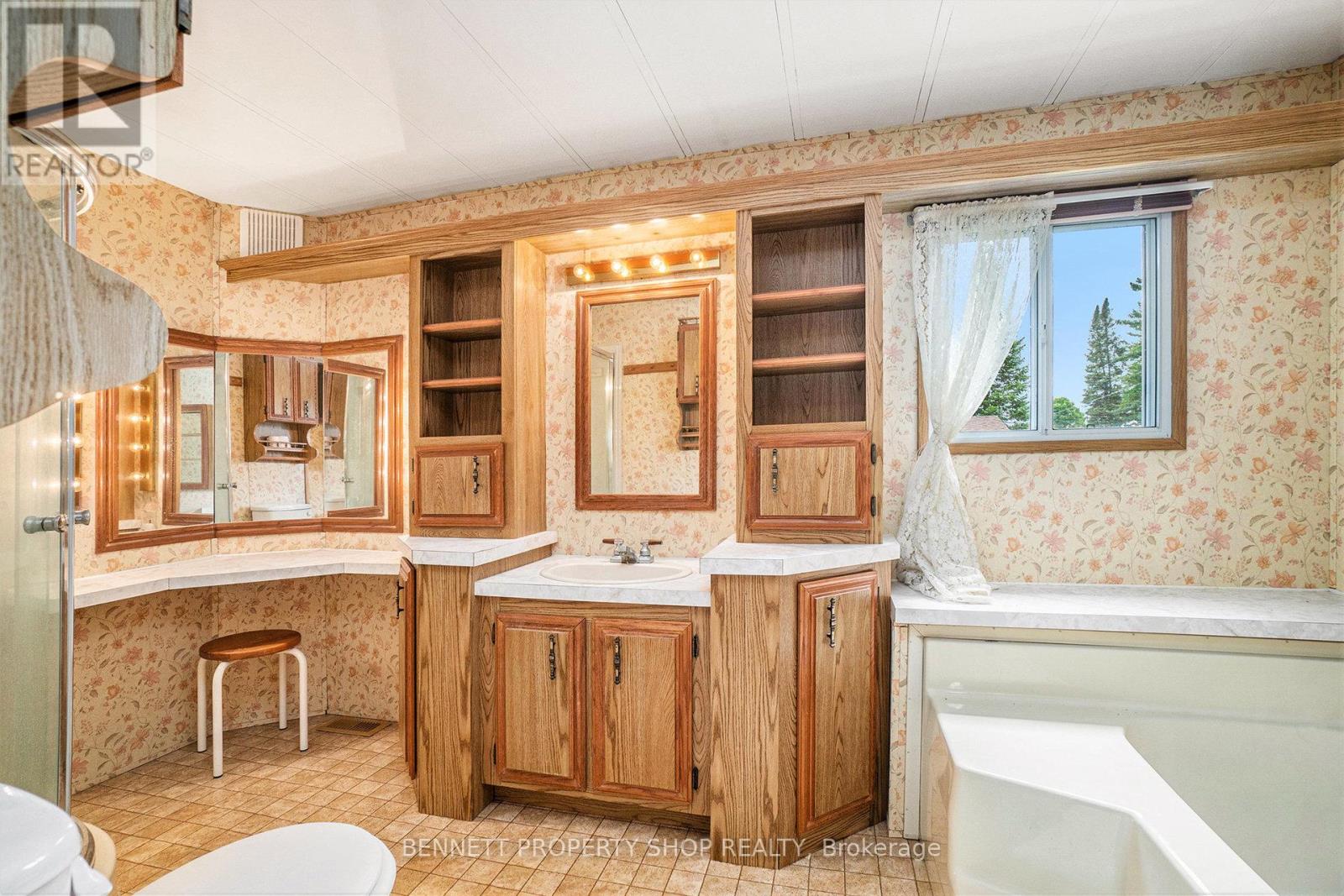 Photo 7 of 36 Woodside Lane, Mcnab Braeside ON