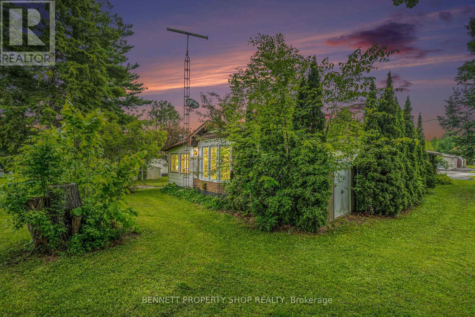 Photo 23 of 36 Woodside Lane, Mcnab Braeside ON