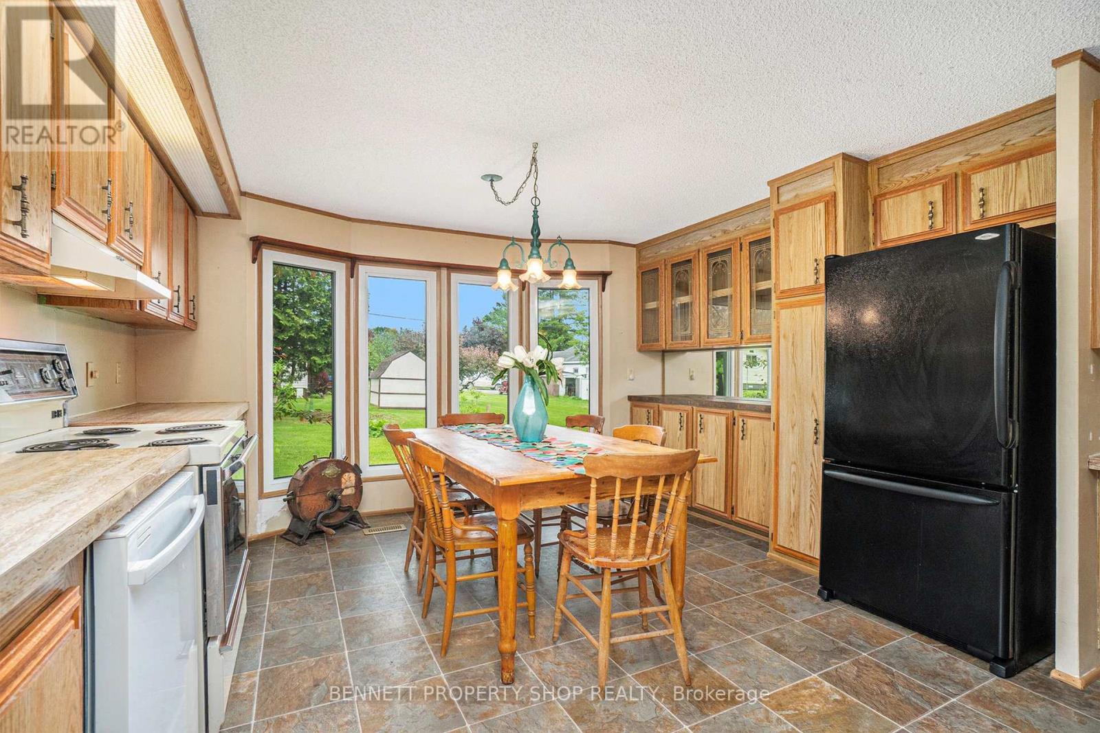 Photo 2 of 36 Woodside Lane, Mcnab Braeside ON