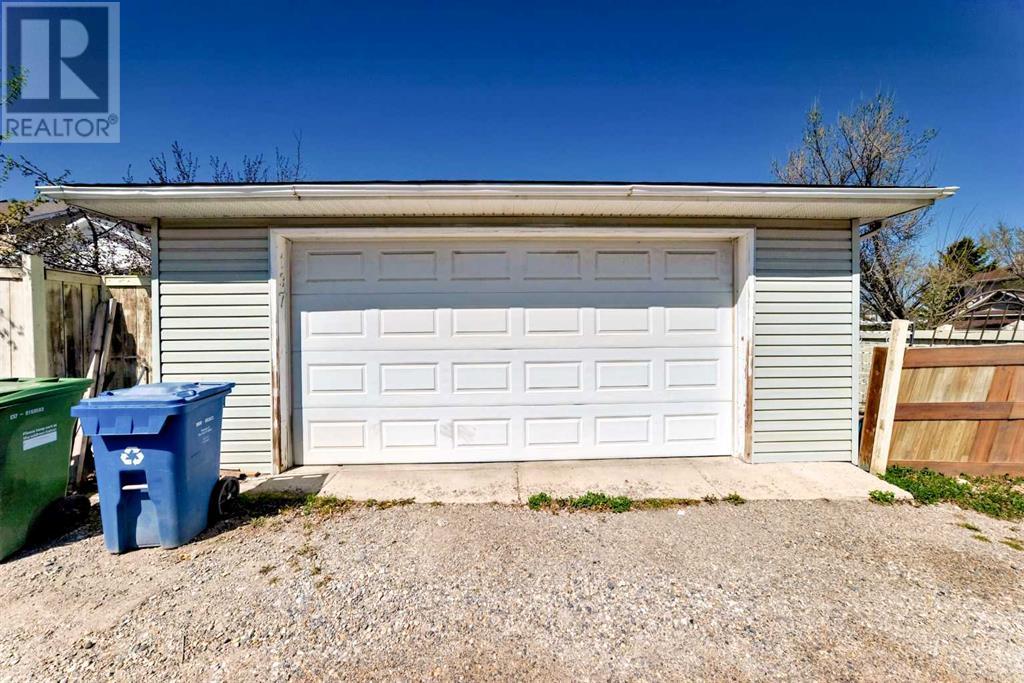 Single Family House 4 Level for Sale in  Bridleglen Road SW Bridlewood Calgary 