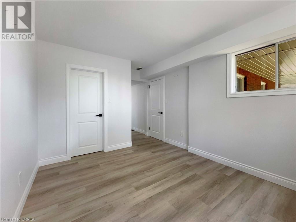 Photo 23 of 245 Hardy Road, Brantford ON