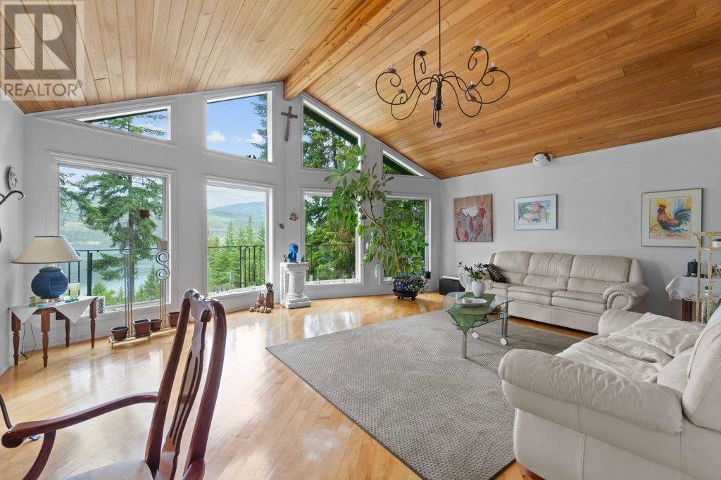 Photo 3 of 2593 Duncan Road, Blind Bay BC