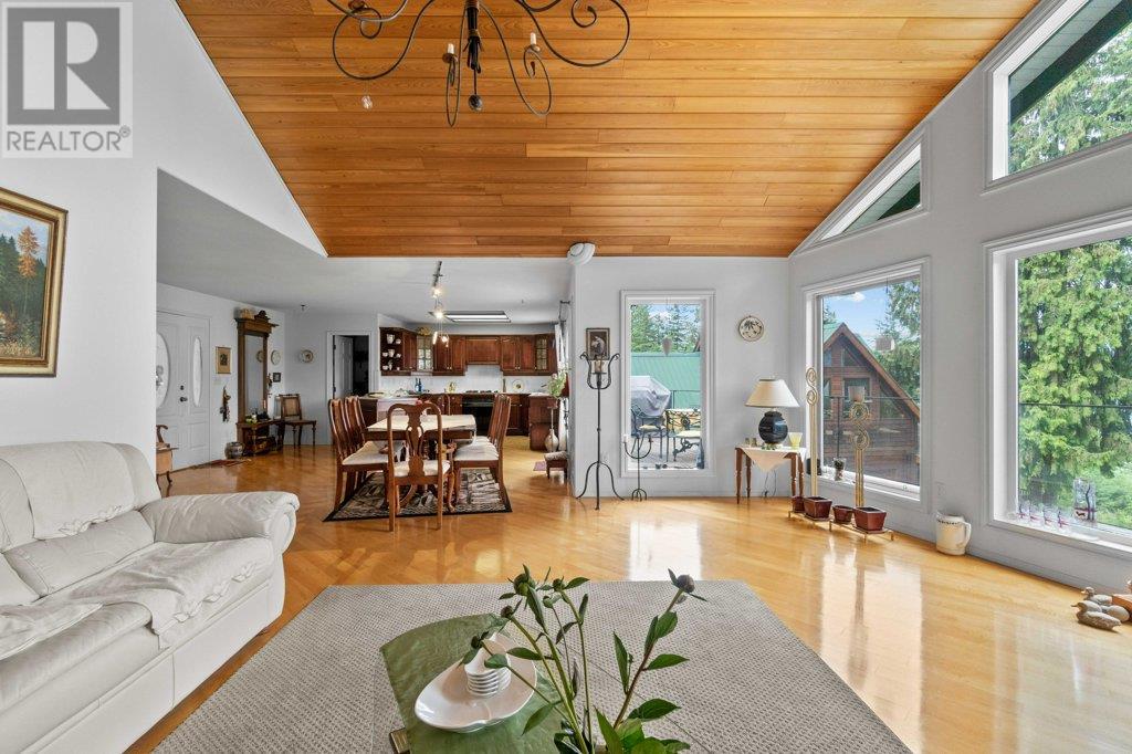 Photo 4 of 2593 Duncan Road, Blind Bay BC