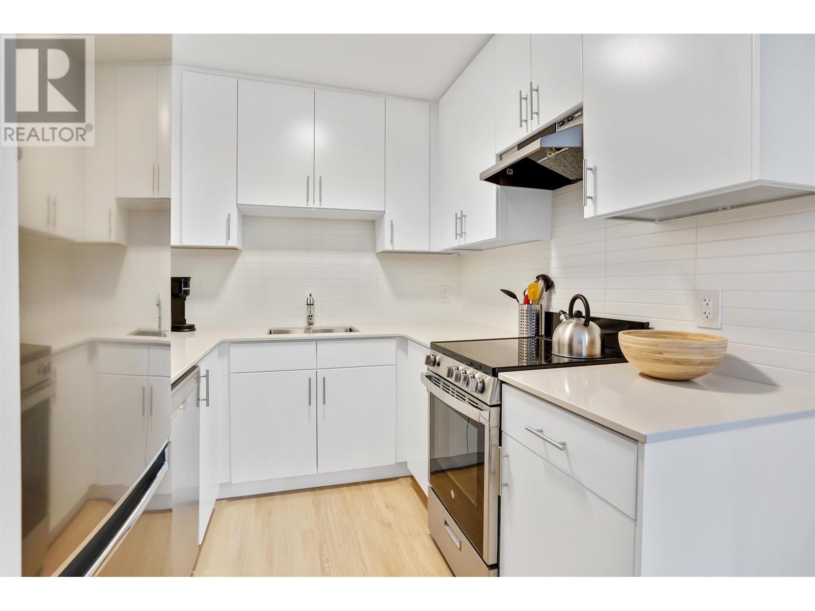 203 8690 MONTCALM STREET, Vancouver real estate listing R3009995