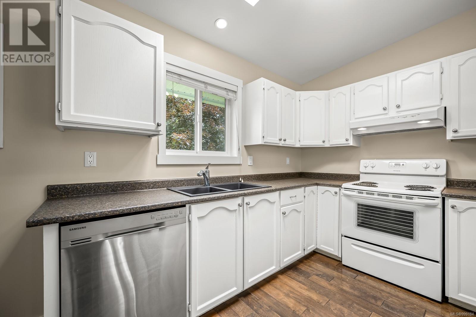 Photo 50 of 1401 22nd St, Courtenay BC