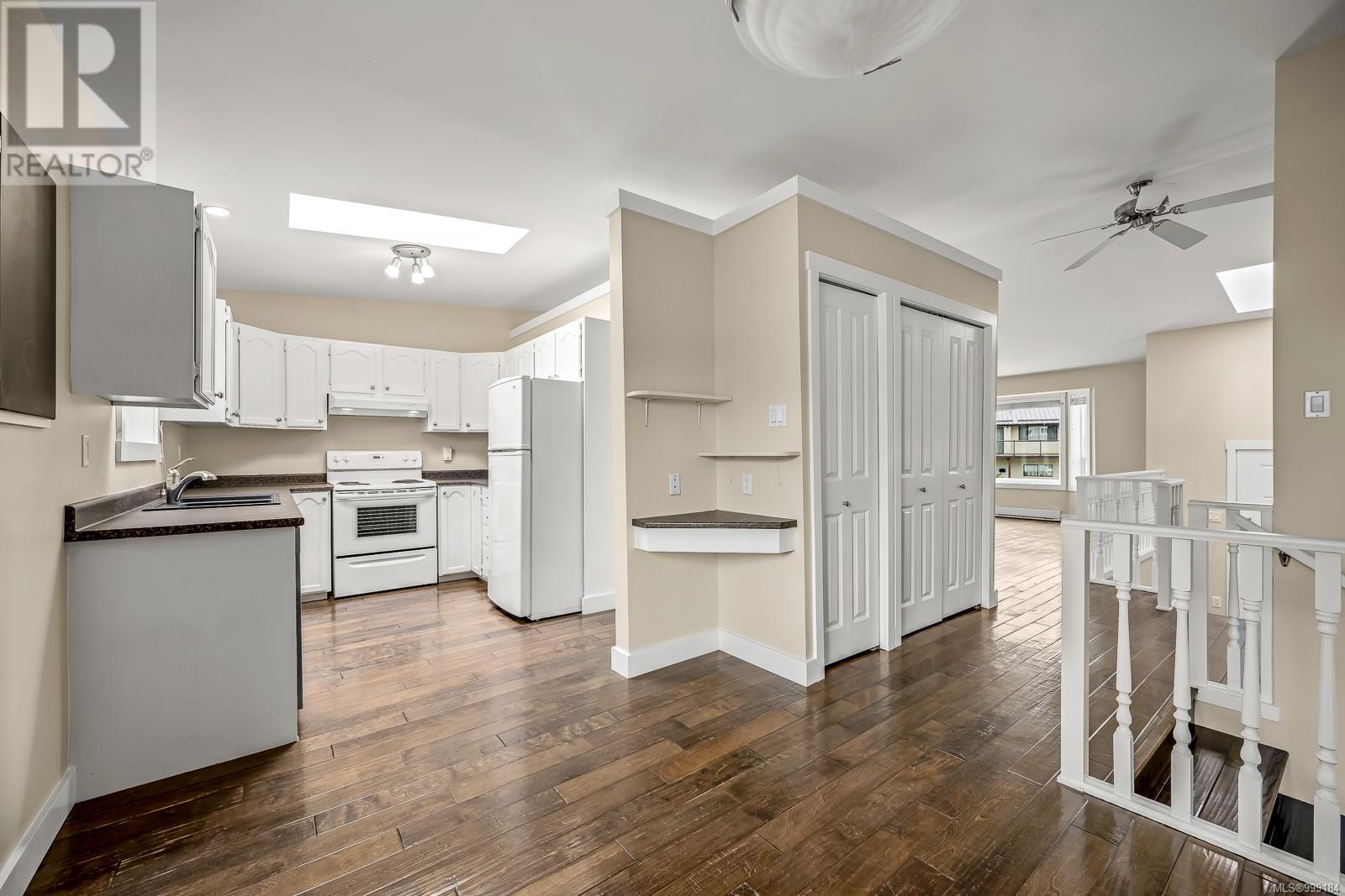 Photo 6 of 1401 22nd St, Courtenay BC