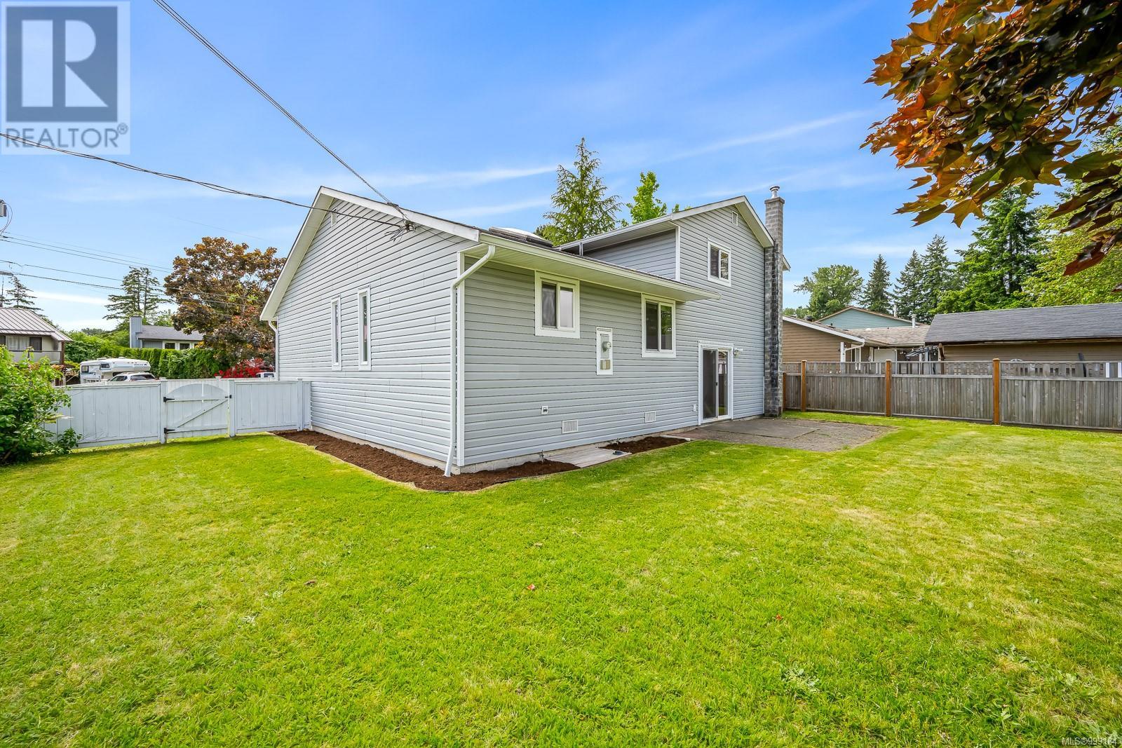 Photo 39 of 1401 22nd St, Courtenay BC