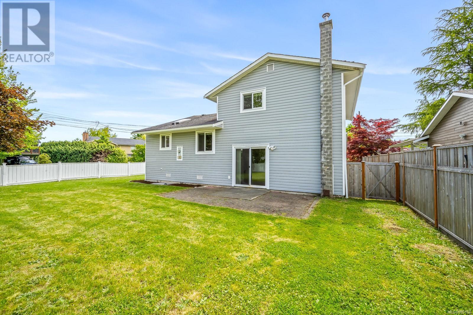 Photo 9 of 1401 22nd St, Courtenay BC