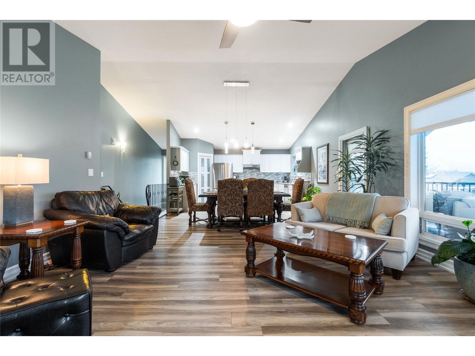  1040 14 Avenue Southeast, Salmon Arm