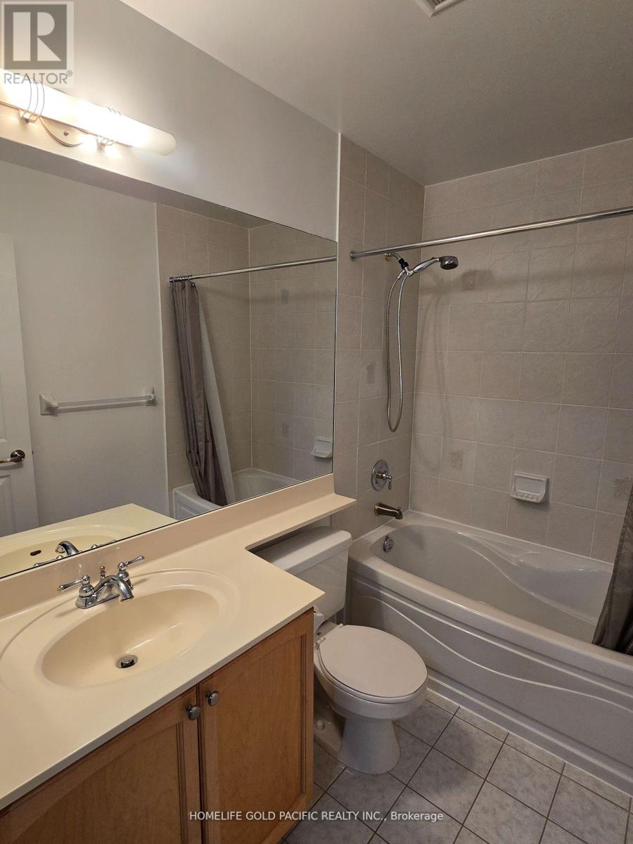 Photo 10 of 117 33 Cox Boulevard, Markham ON