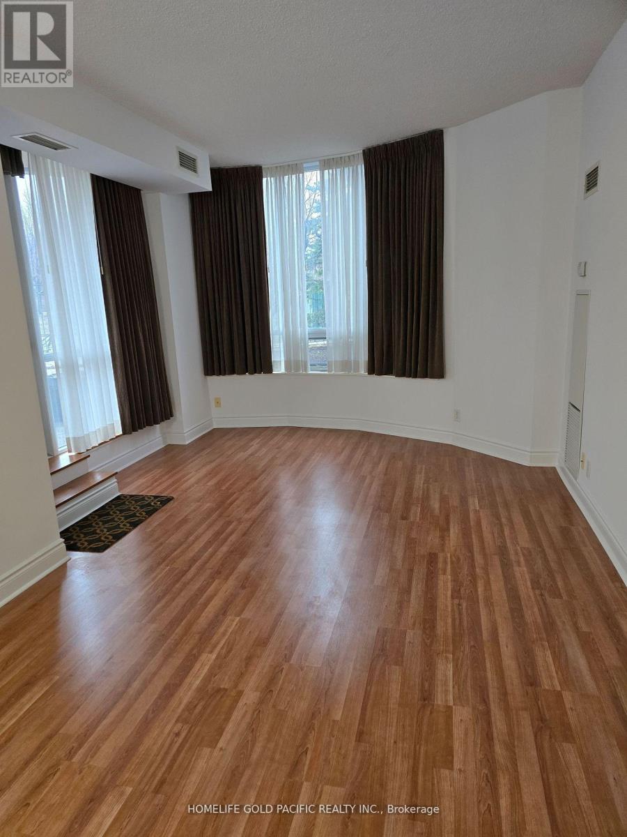 Photo 3 of 117 33 Cox Boulevard, Markham ON