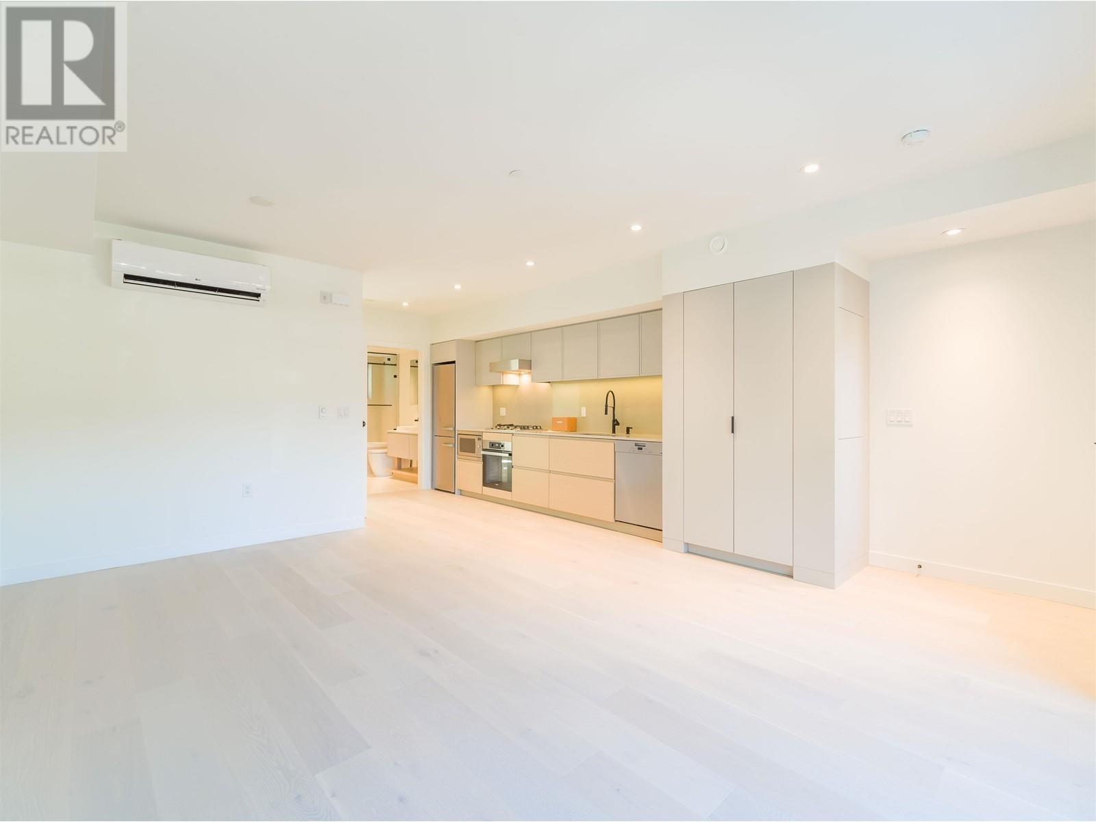 Photo 8 of 4422 Ash Street, Vancouver BC