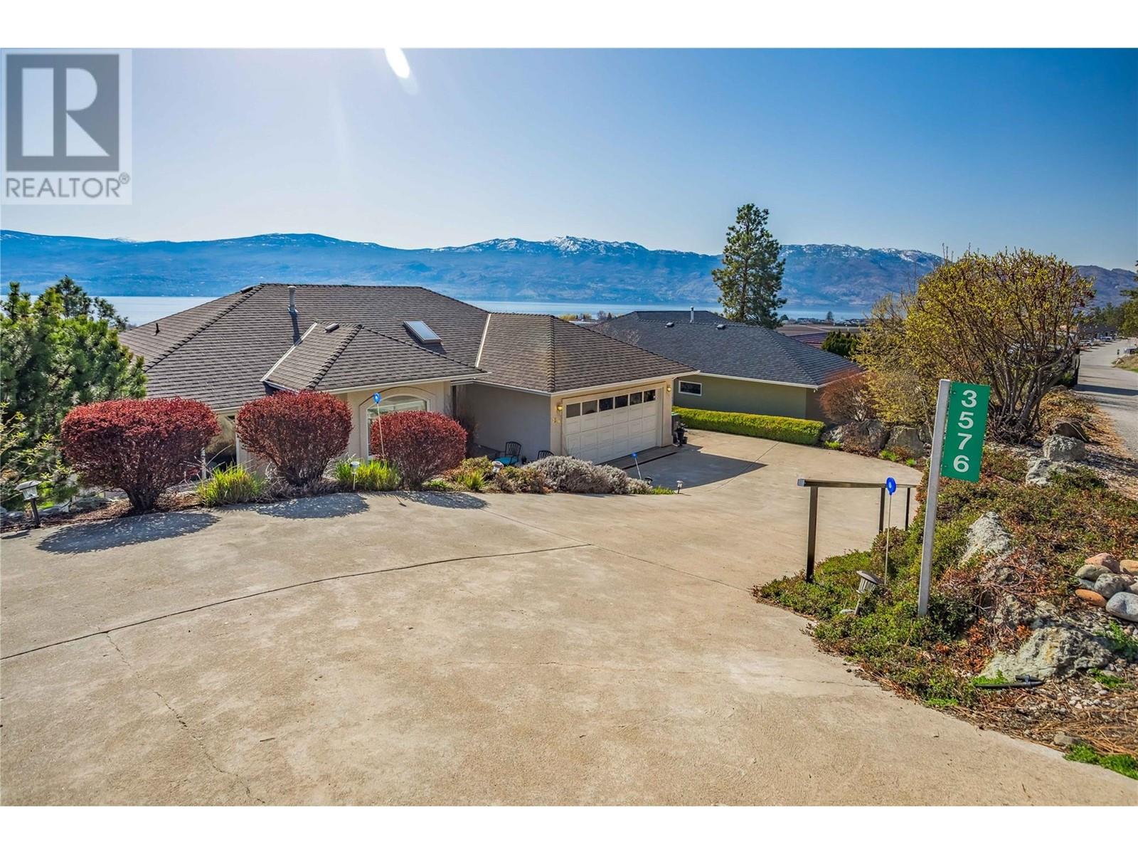  3576 Apple Way Boulevard, West Kelowna