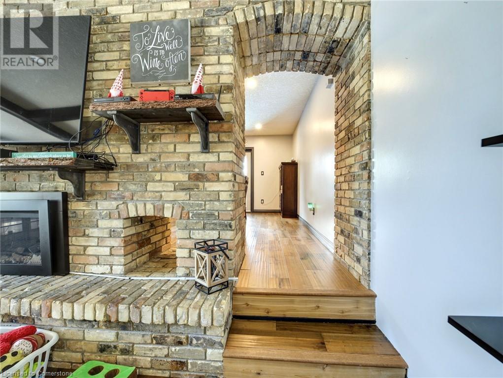Photo 15 of 8 Westgate Circle, Brantford ON