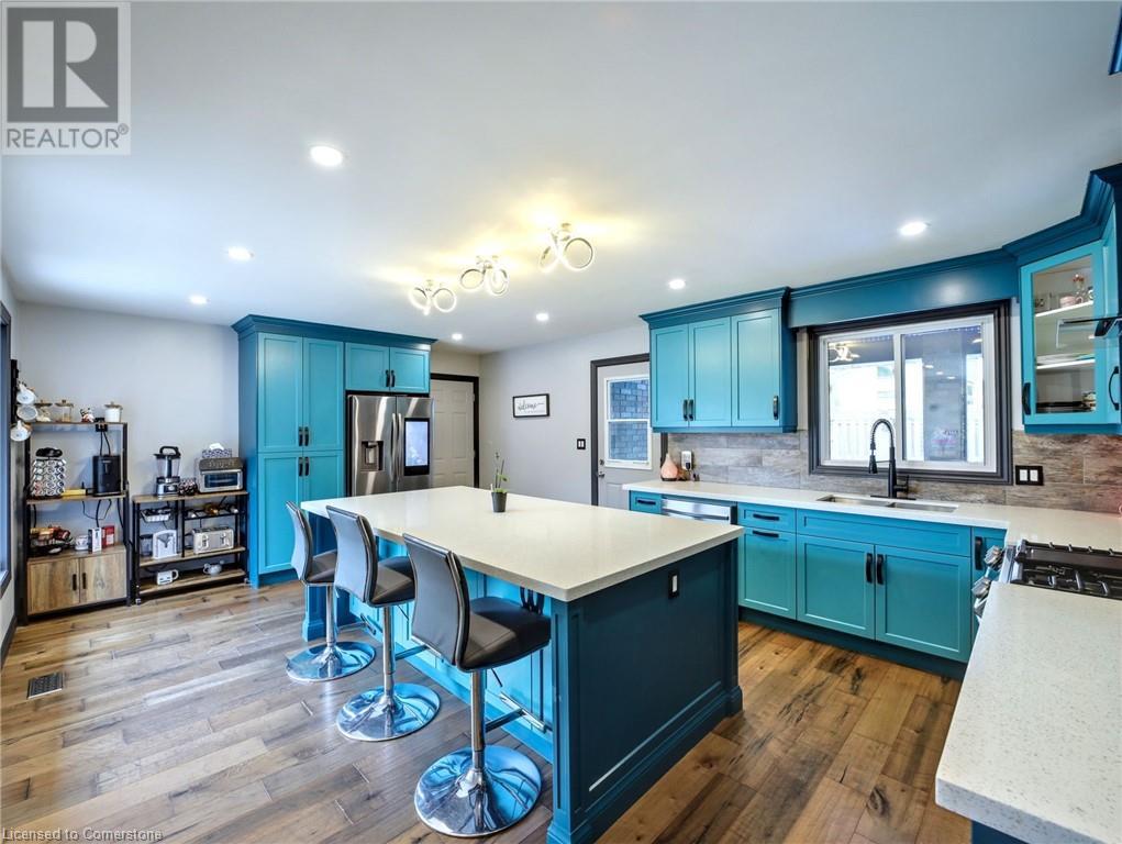 Photo 8 of 8 Westgate Circle, Brantford ON