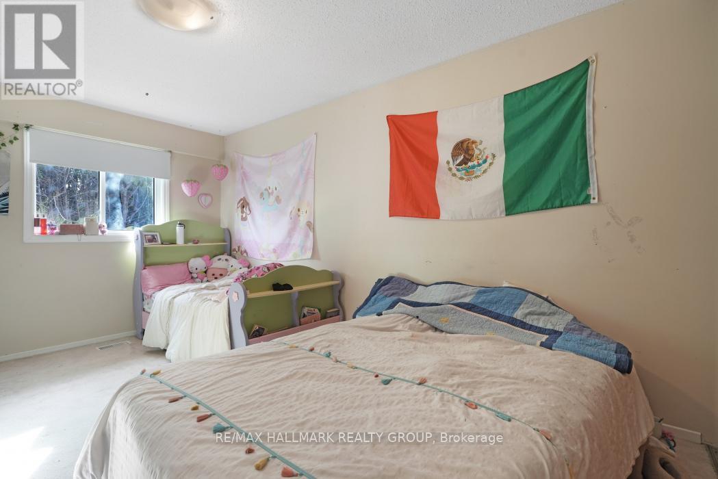Photo 19 of 24 Erin Crescent, Ottawa ON