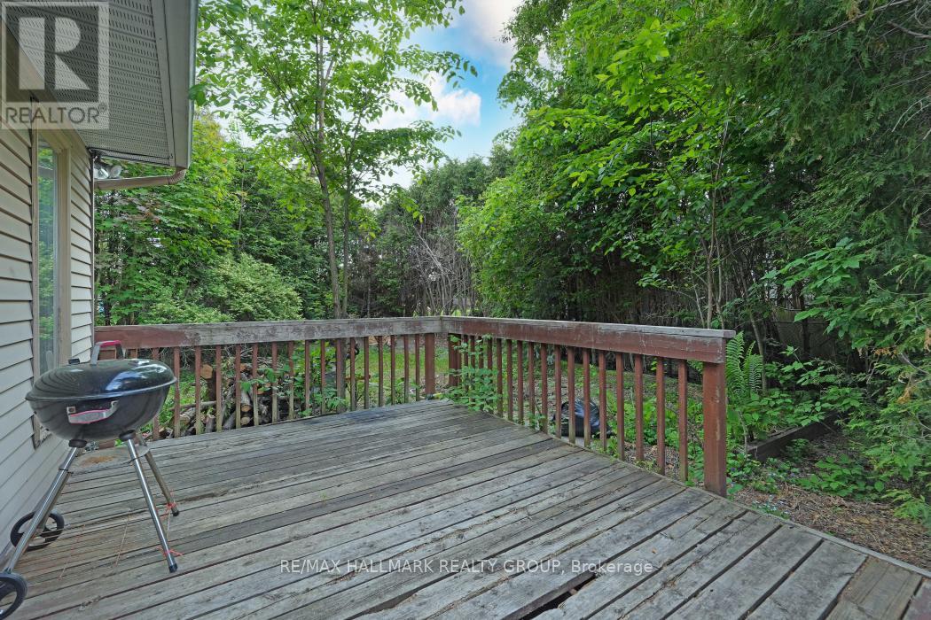 Photo 20 of 24 Erin Crescent, Ottawa ON