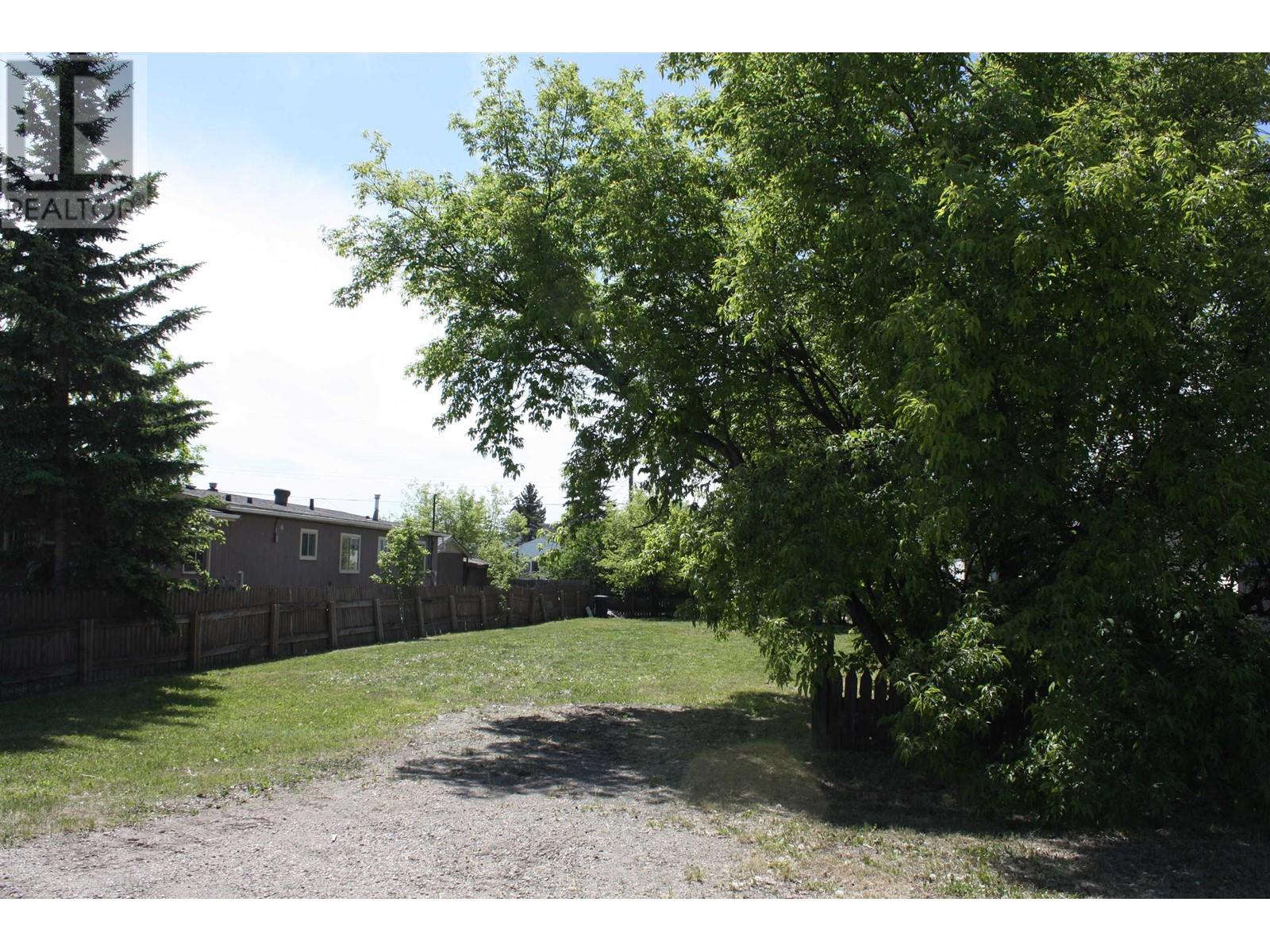Photo 3 of 10524 101 Street, Taylor BC