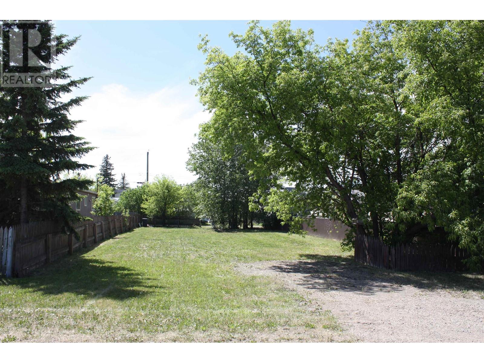 Photo 2 of 10524 101 Street, Taylor BC