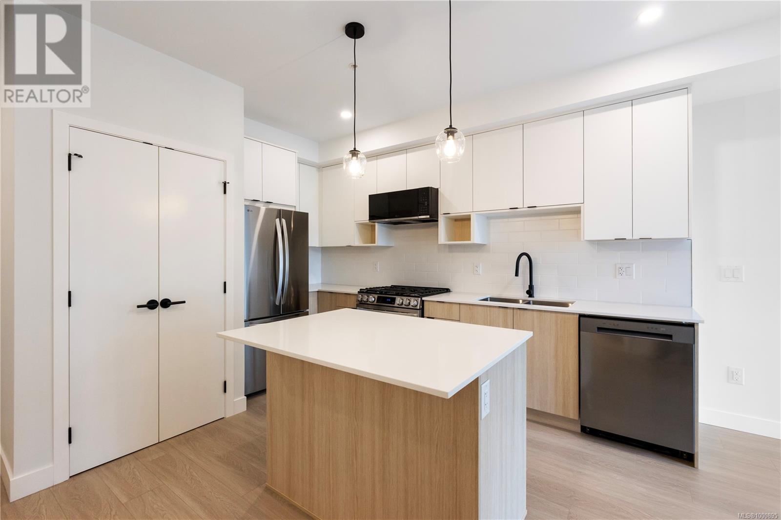 Photo 6 of 403 2629 Millstream Rd, Langford BC