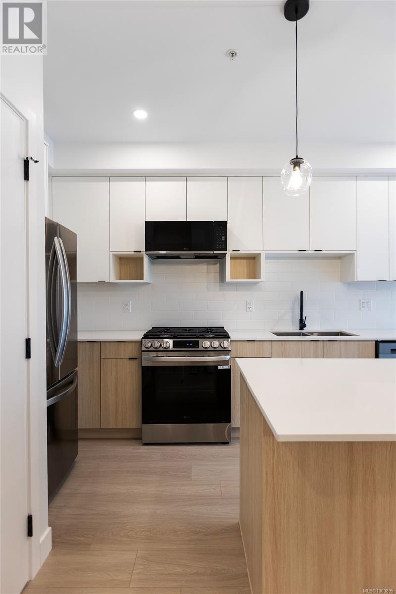 Photo 3 of 403 2629 Millstream Rd, Langford BC