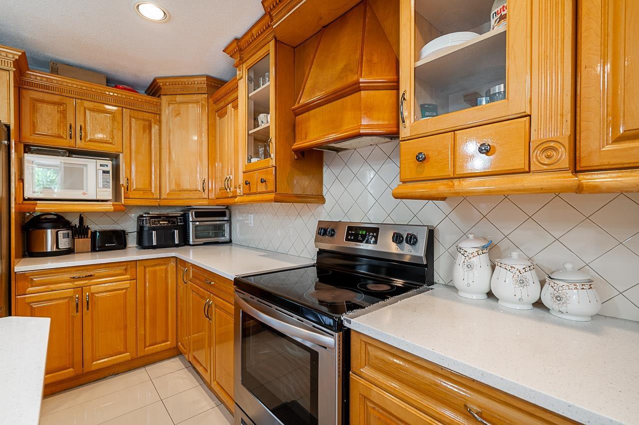 Photo 12 of 12608 67 A Avenue, Surrey BC