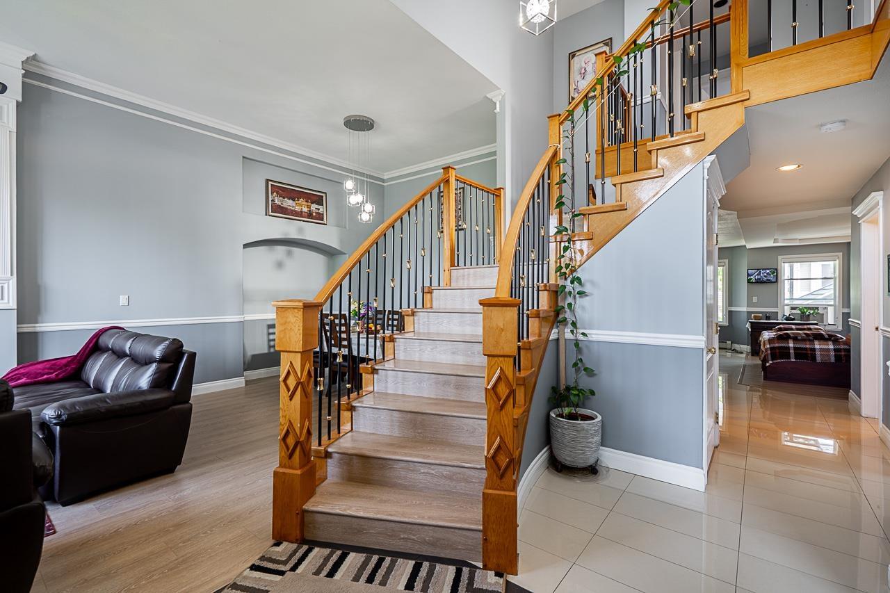 Photo 4 of 12608 67 A Avenue, Surrey BC