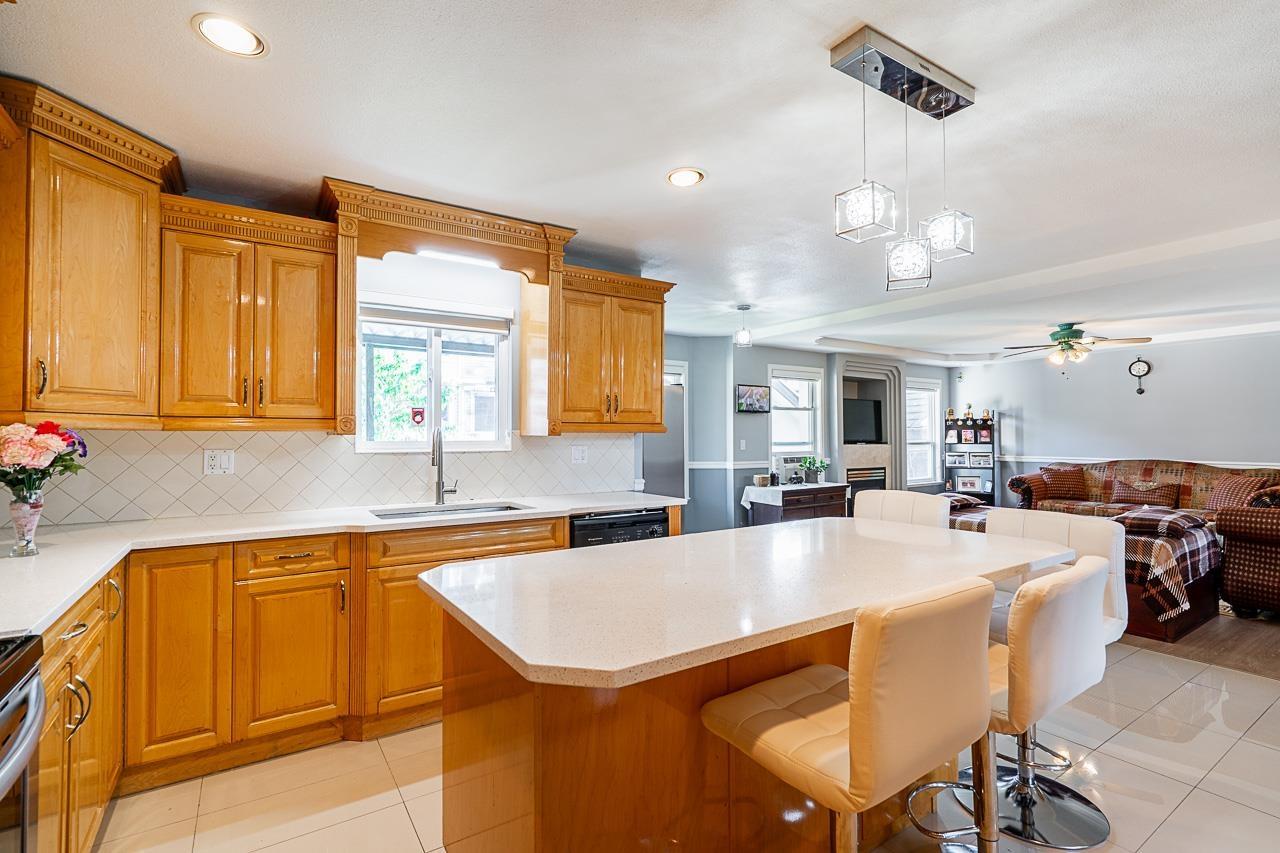 Photo 13 of 12608 67 A Avenue, Surrey BC