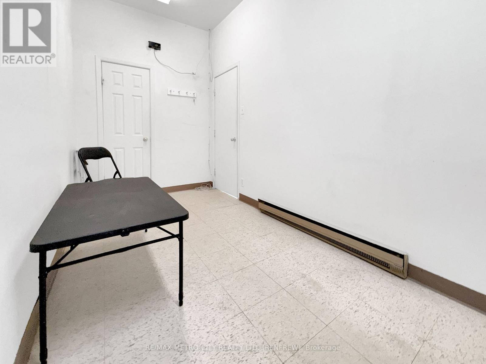 Photo 10 of 170 172 Raglan Street S, Renfrew ON