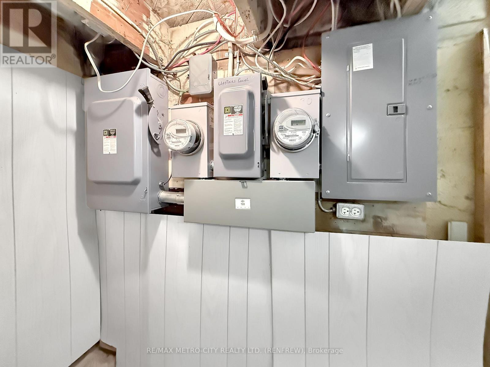 Photo 15 of 170 172 Raglan Street S, Renfrew ON