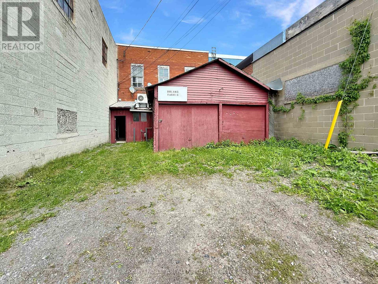 Photo 3 of 170 172 Raglan Street S, Renfrew ON