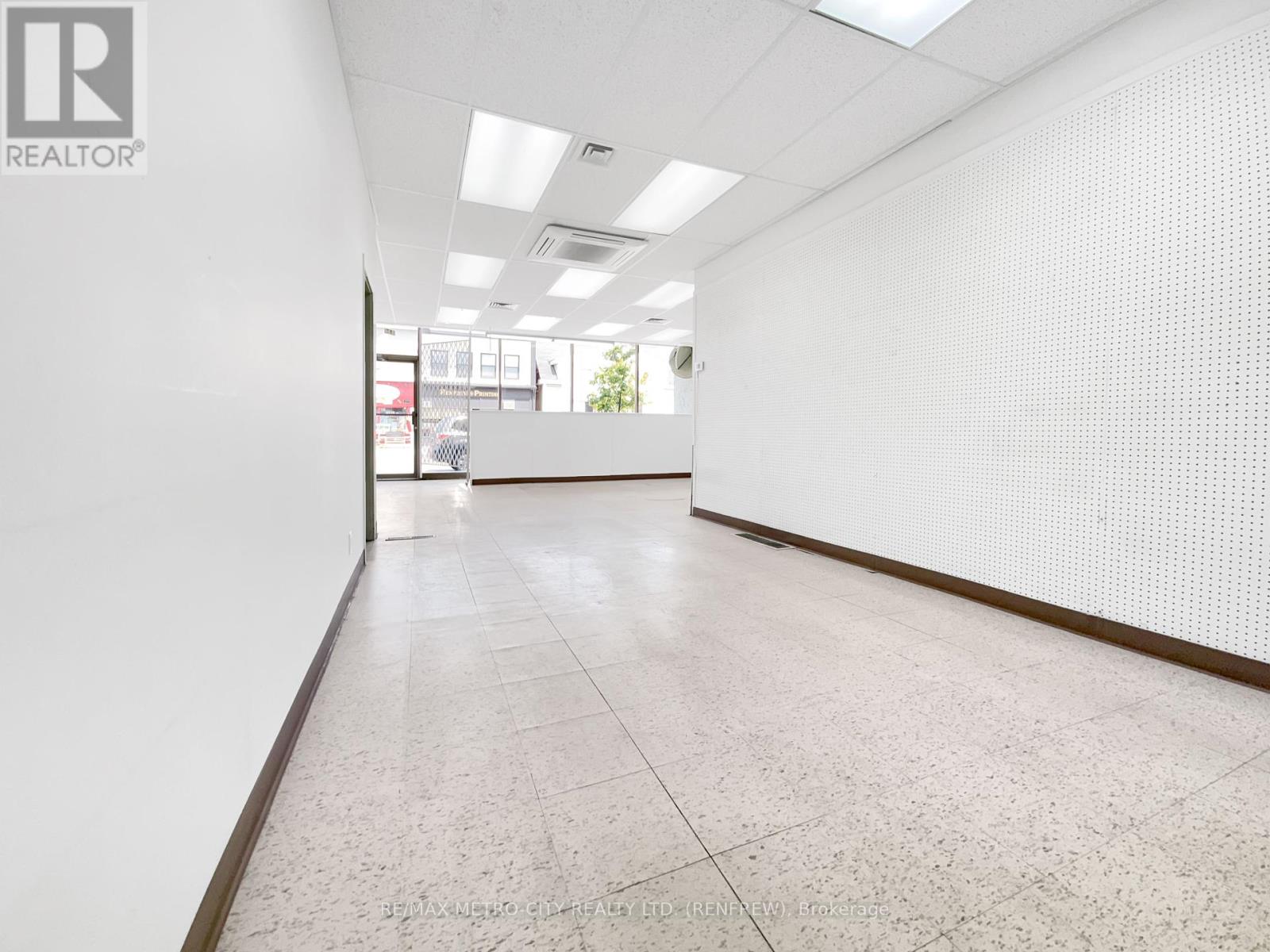 Photo 7 of 170 172 Raglan Street S, Renfrew ON