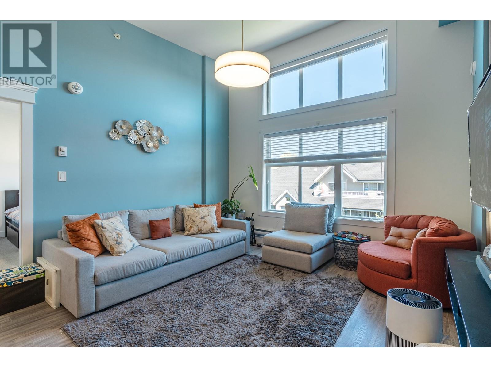Photo 3 of 404 2389 Hawthorne Avenue, Port Coquitlam BC