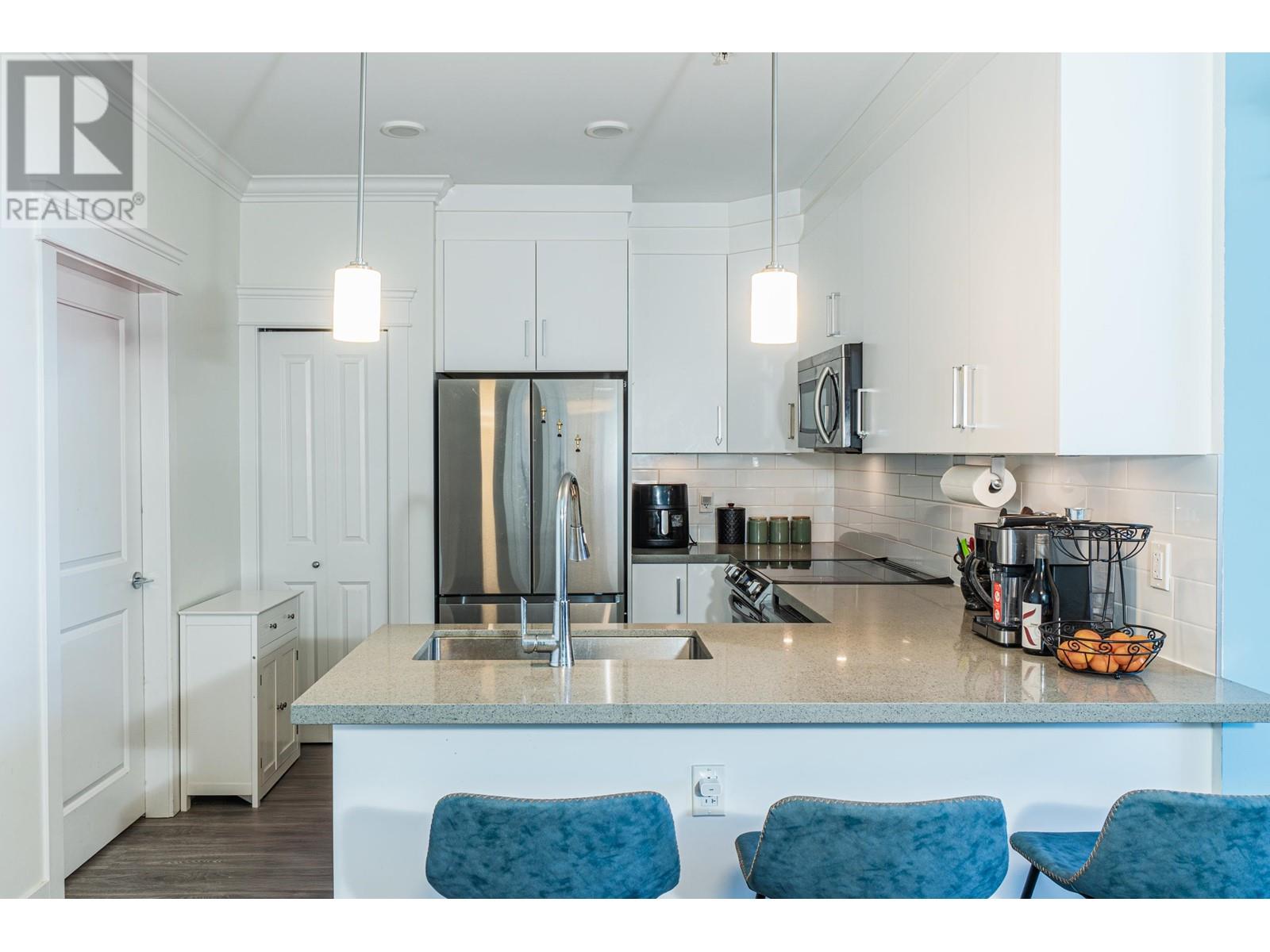 Photo 9 of 404 2389 Hawthorne Avenue, Port Coquitlam BC