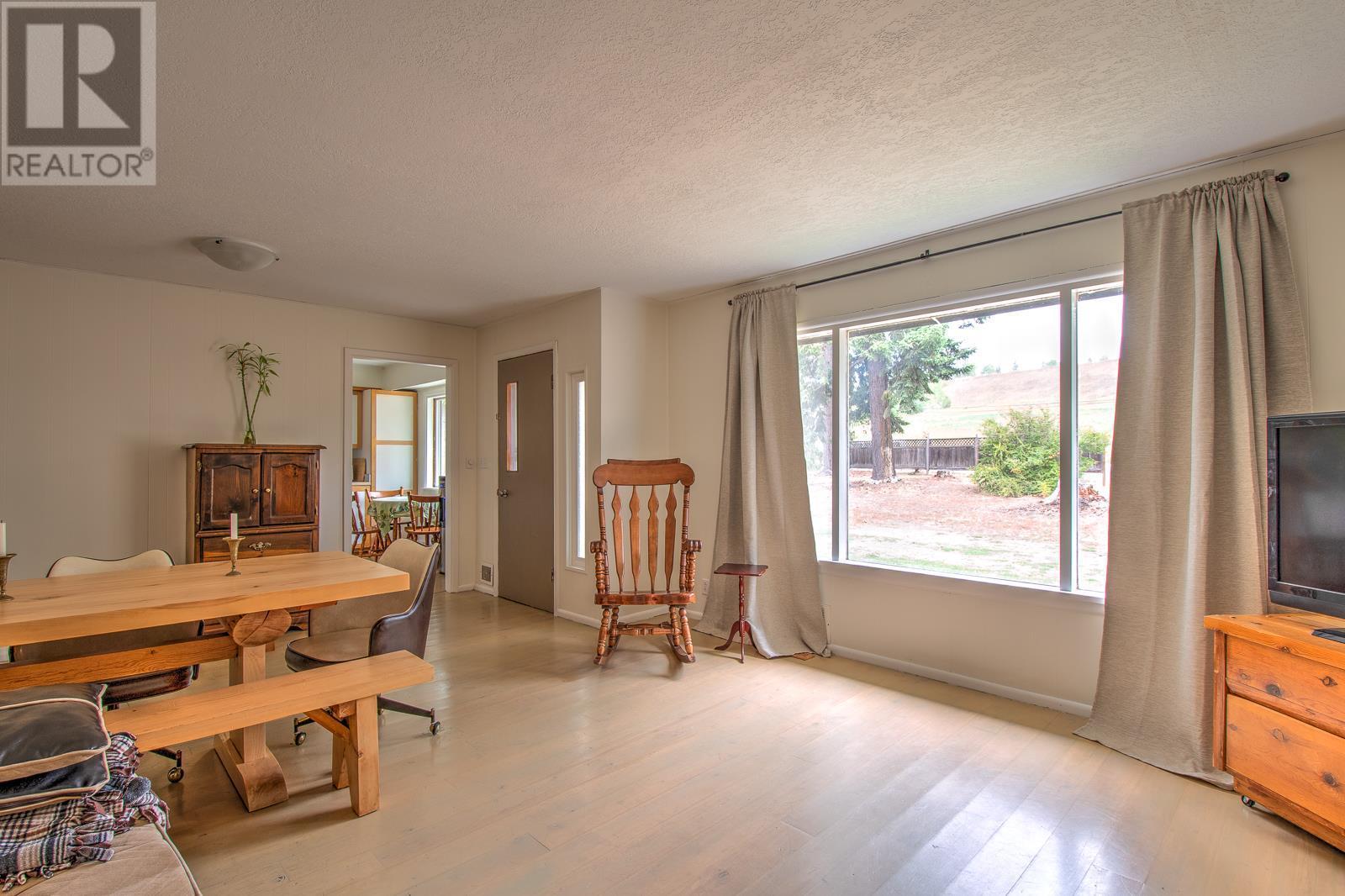 11 Gardom Lake Road, Enderby
