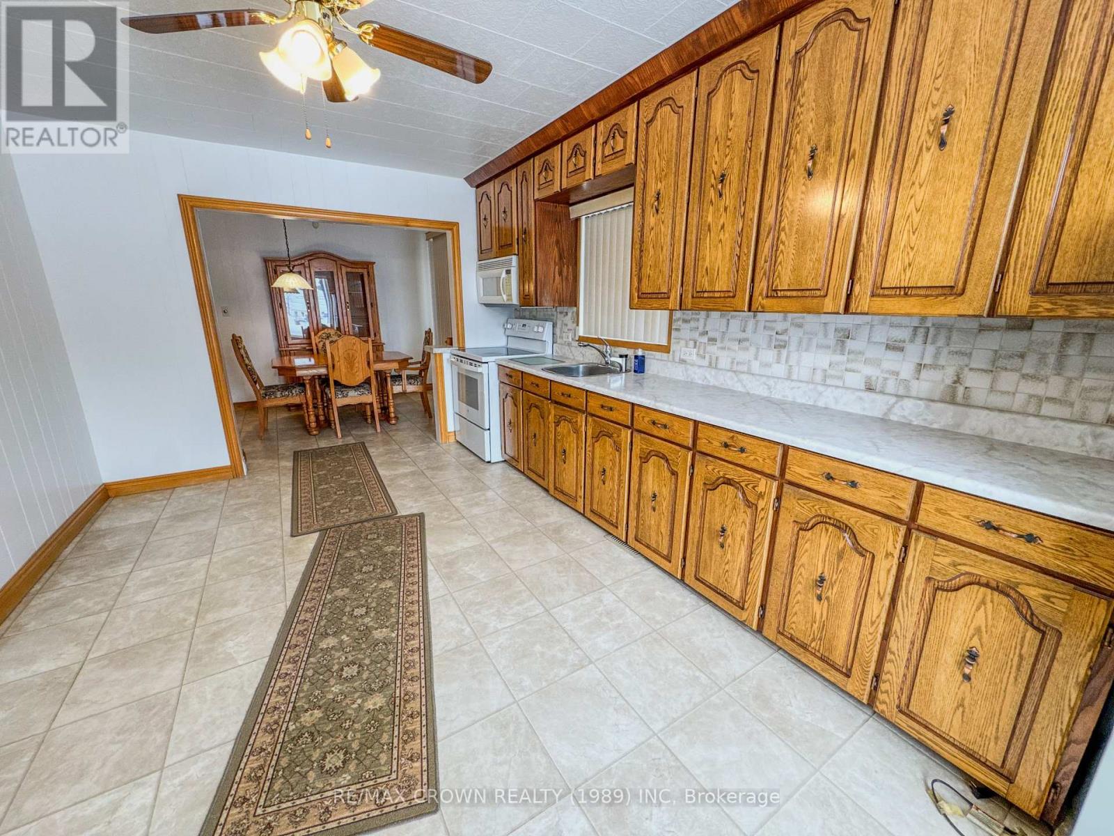 Photo 3 of 906 George Street, Hearst ON
