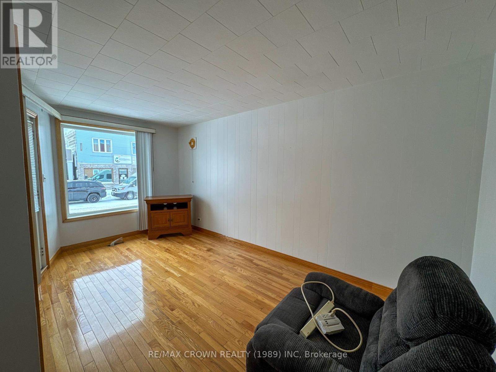 Photo 6 of 906 George Street, Hearst ON