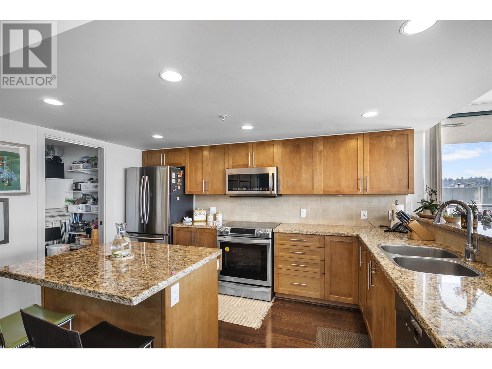 Photo 6 of 2204 288 Ungless Way, Port Moody BC