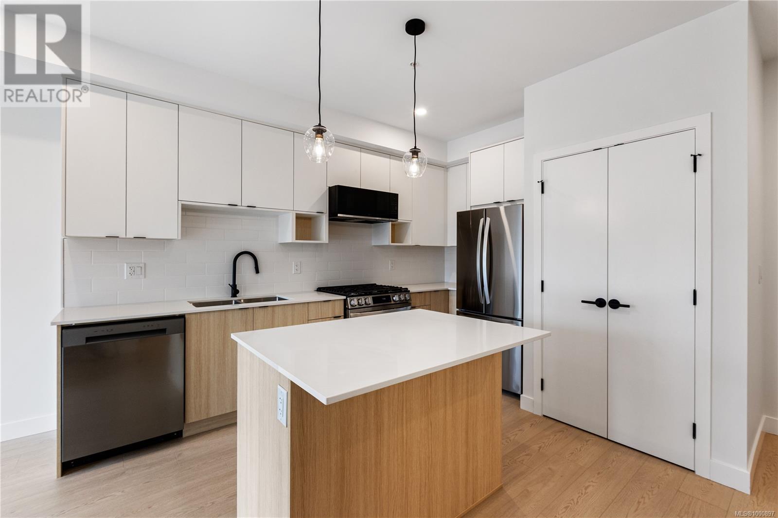Photo 4 of 405 2629 Millstream Rd, Langford BC