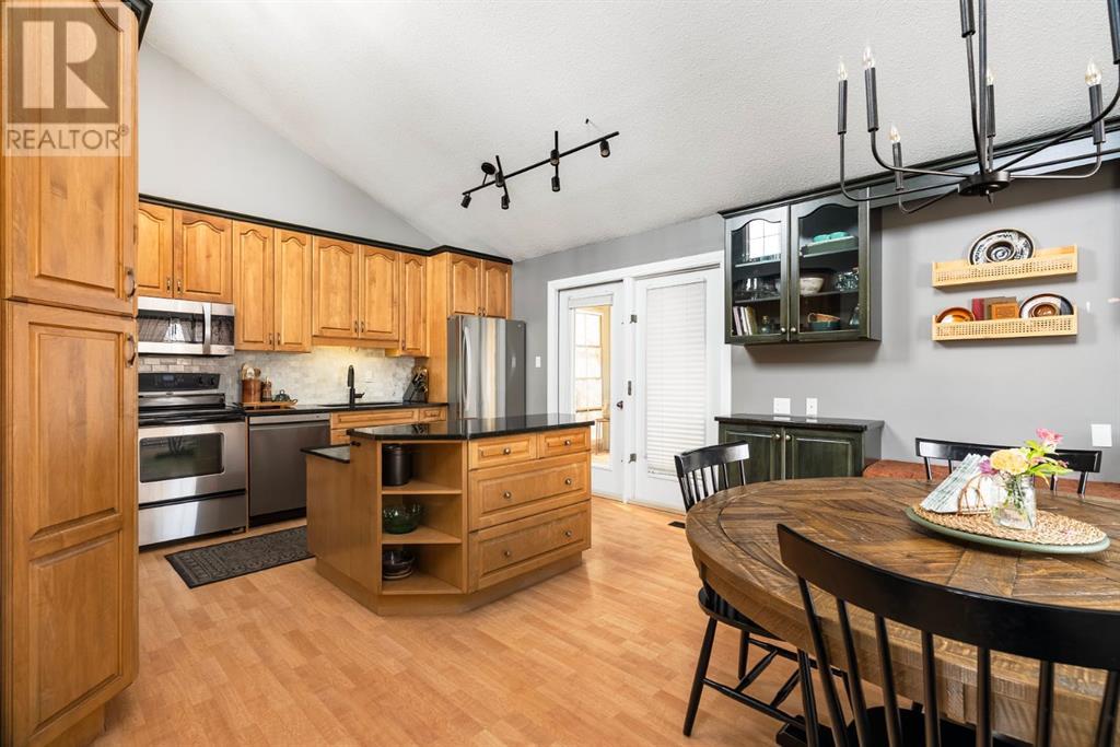 105 Whiteoak Garden, Fort McMurray