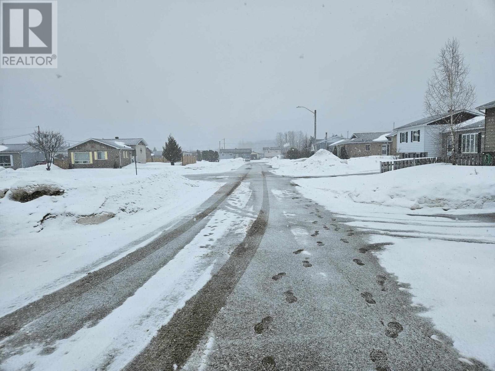 Photo 31 of 4 Fisher Ave, Manitouwadge ON